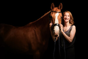paardenportret met zwarte achtergrond 25