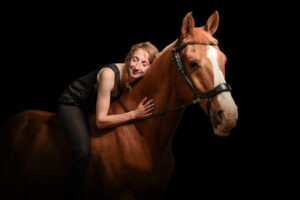 paardenportret met zwarte achtergrond 29