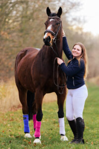 paardenportret met zwarte achtergrond 30