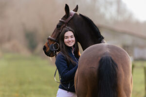 paardenportret met zwarte achtergrond 39