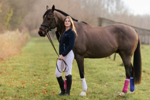 paardenportret met zwarte achtergrond 40