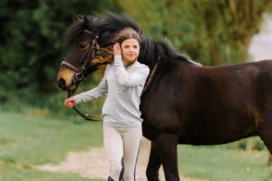 paardenportret met zwarte achtergrond 49