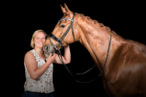 paardenportret zwarte achtergrond 23